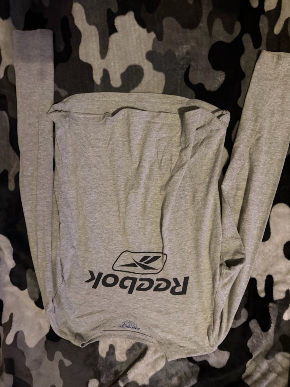 Vintage cropped long sleeve Reebok shirt